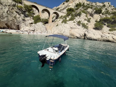 Charter a Prusa Marine Prusa 450 in Marseille on Samboat