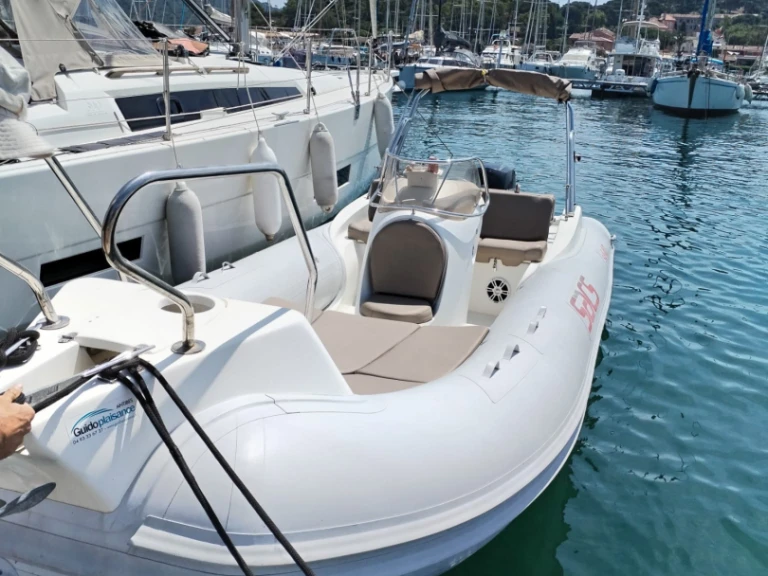 Location à Les Salins d'Hyères - Sacs Sacs S 640 sur SamBoat
