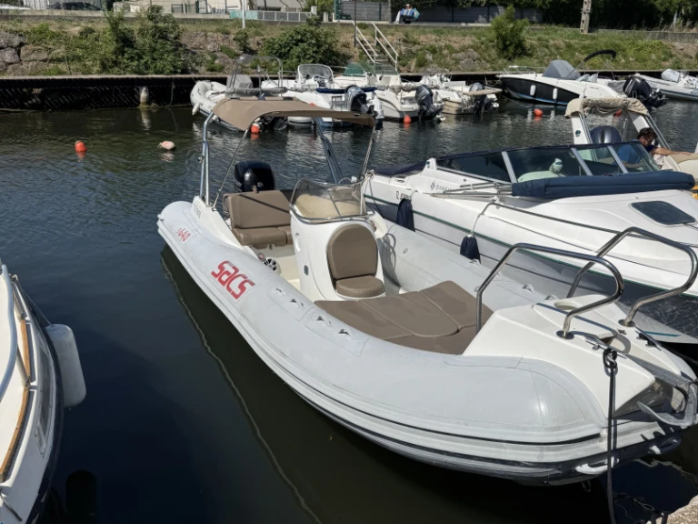 Louez un Sacs Sacs S 640 à Les Salins d'Hyères