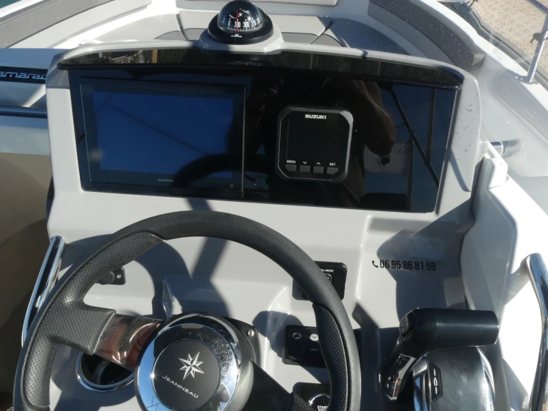 Location bateau Porto-Vecchio pas cher Cap Camarat 6.5 CC Serie 3
