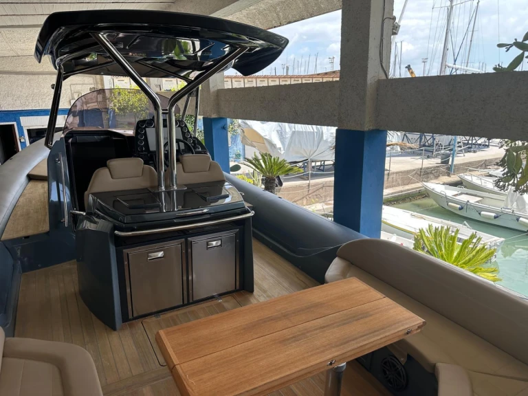 Semi-rigide à louer à Porto Rotondo au meilleur prix