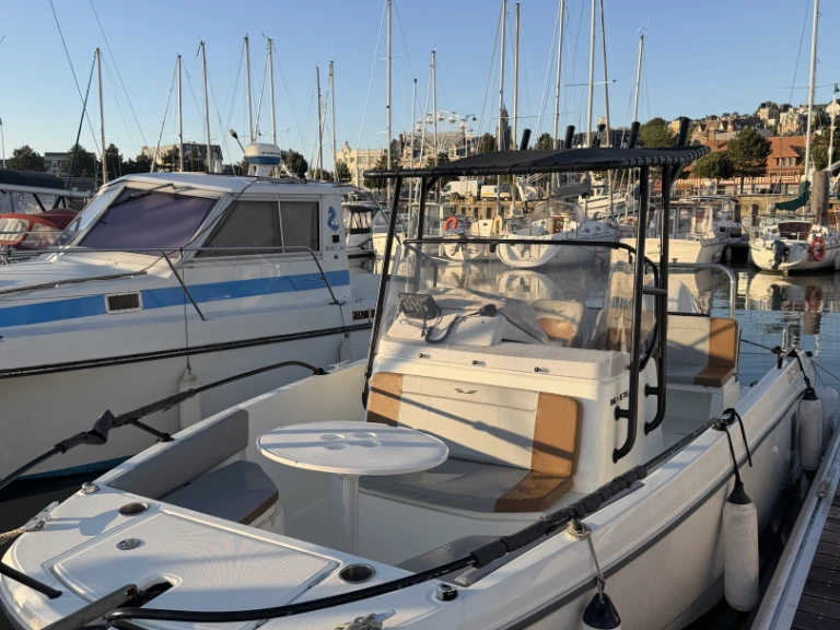 Bateau à moteur à louer à Deauville au meilleur prix