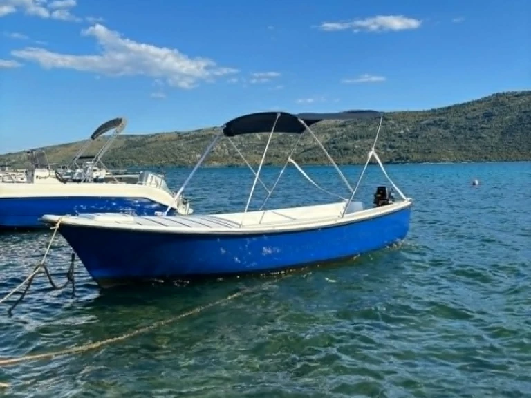 Bateau à moteur à louer à Poljica au meilleur prix