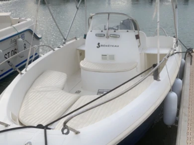 Motorboat hire in France - Bénéteau Flyer 500 Open