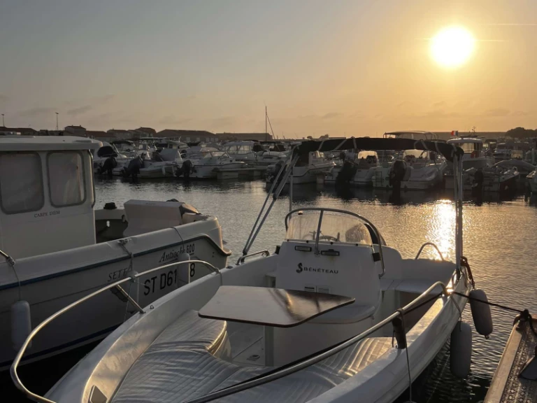 Louer Bateau à moteur avec ou sans skipper Bénéteau à France