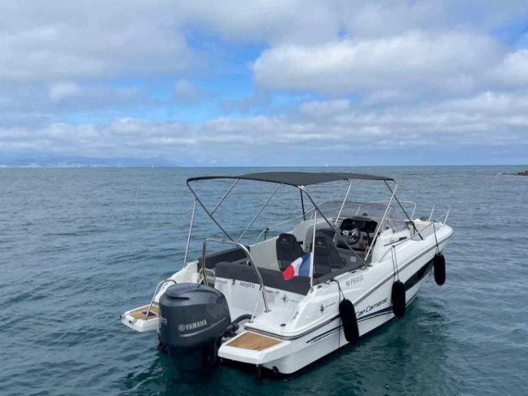 Bateau à moteur à louer à Antibes au meilleur prix
