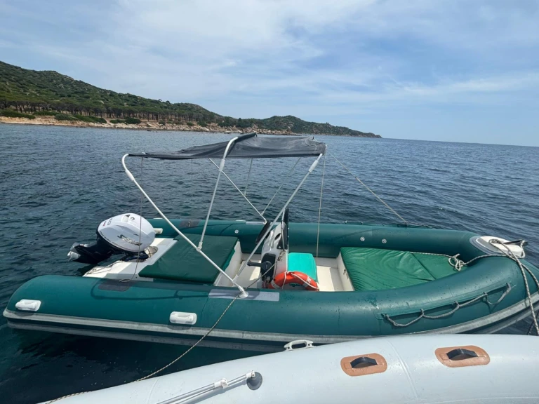 Louer Semi-rigide avec ou sans skipper AT à Costa Rei