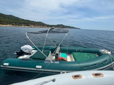 Noleggio Gommone con o senza skipper AT a Costa Rei