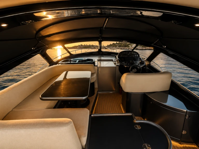 Bateau à moteur à louer à Cannigione au meilleur prix