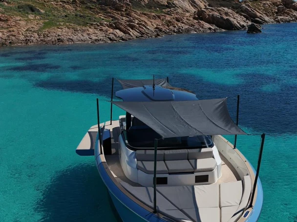 Bateau à moteur à louer à Poltu Quatu au meilleur prix