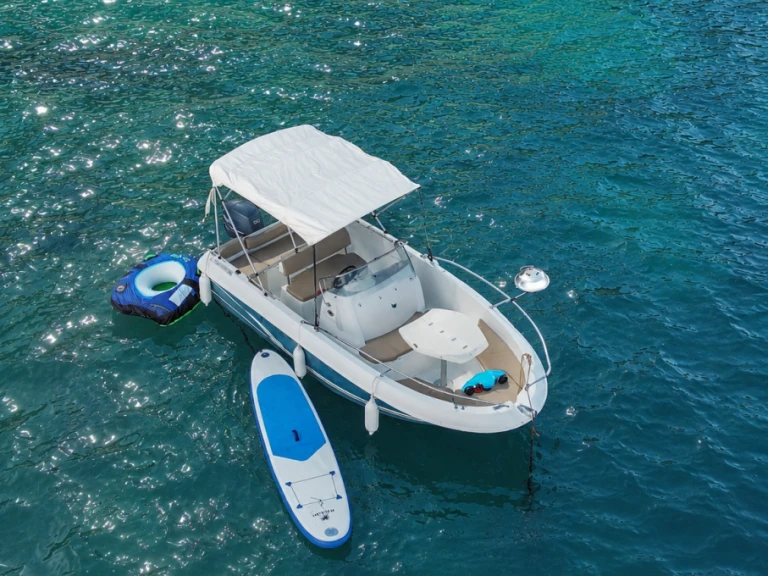 Location bateau Marseille pas cher Cap Camarat 5.1 CC Style