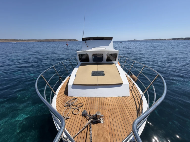 Bateau à moteur à louer à Gozo au meilleur prix