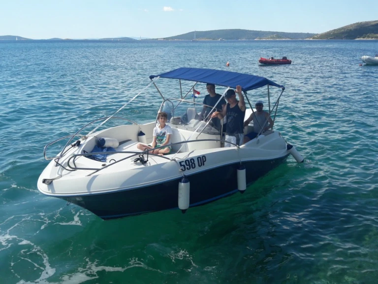 Location bateau Quicksilver Quicksilver 635 Commander à Split sur Samboat