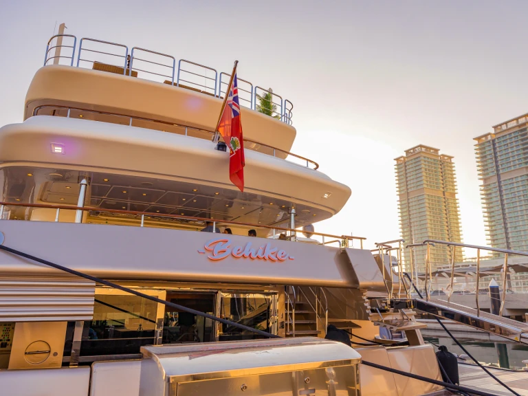 Location bateau Dubai Marina pas cher Luxury Motor Yacht B