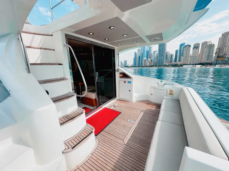 Bateau à moteur à louer à Dubai Marina au meilleur prix