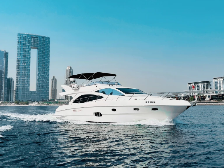Location à Dubai Marina -  Luxury Motor Yacht X3 sur SamBoat