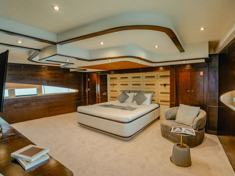 Louez un  Luxury Motor Yacht S à Dubai Marina
