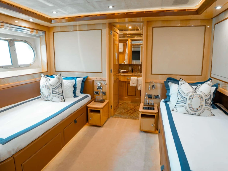  Luxury Motor Yacht B a louer à Dubai Marina