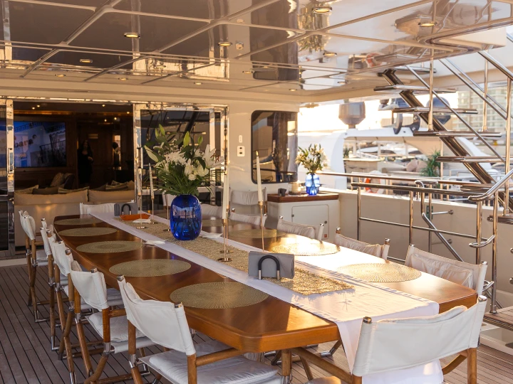 Location bateau Dubai Marina pas cher Luxury Motor Yacht B
