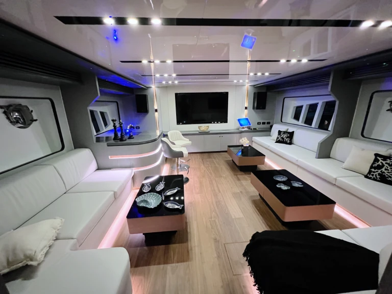 Louez un  Luxury Motor Yacht X32 à Dubai Marina