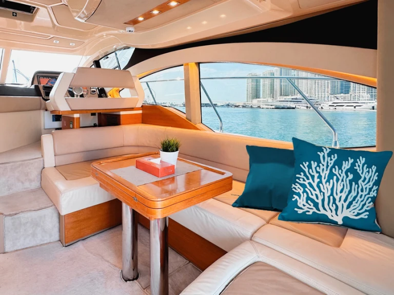 Location bateau Dubai Marina pas cher Azimut 50 X33