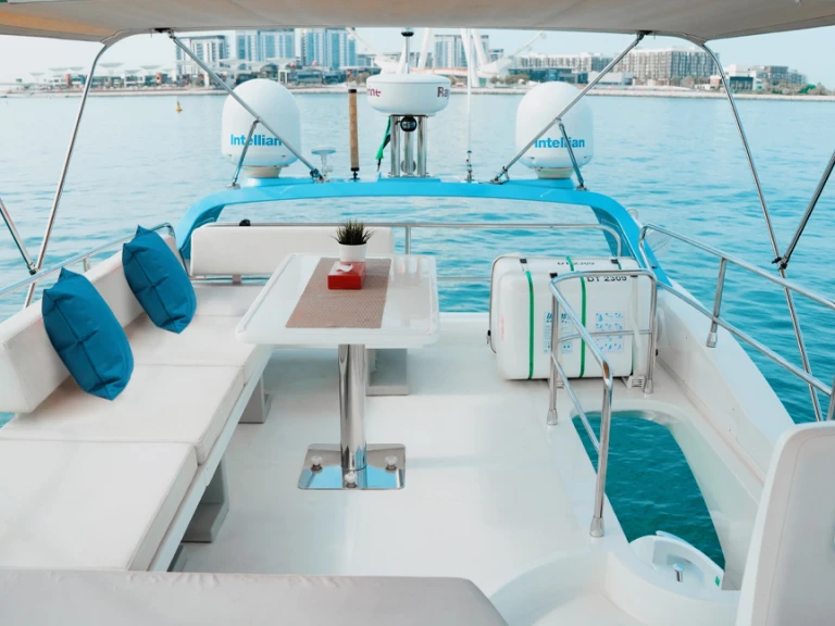 Location bateau Azimut Azimut 50 X33 à Dubai Marina sur Samboat