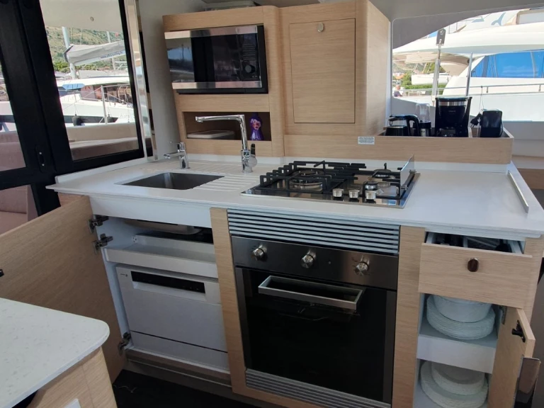 Louez un Fountaine Pajot FP 44 à Seget Donji