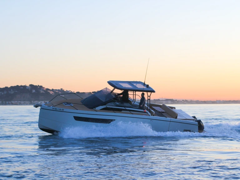 Louez un  Nuva M11 Cabin à Sitges