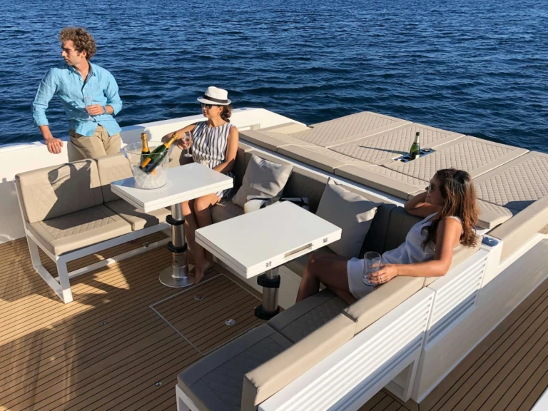 Location Yacht De Antonio avec permis