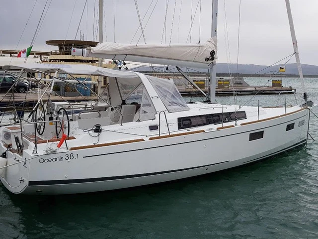 Location à Livorno - Bénéteau Oceanis 38.1 sur SamBoat