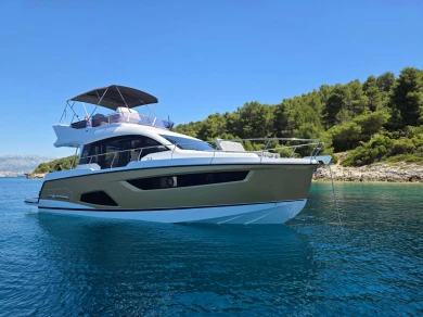 Hire Luxury Yacht with or without skipper Sealine Kaštela