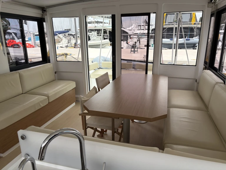 Catamaran à louer à Álimos au meilleur prix