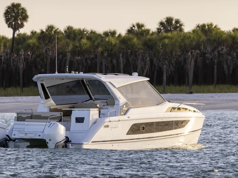 Louer Bateau à moteur avec ou sans skipper Aquila à Cannigione