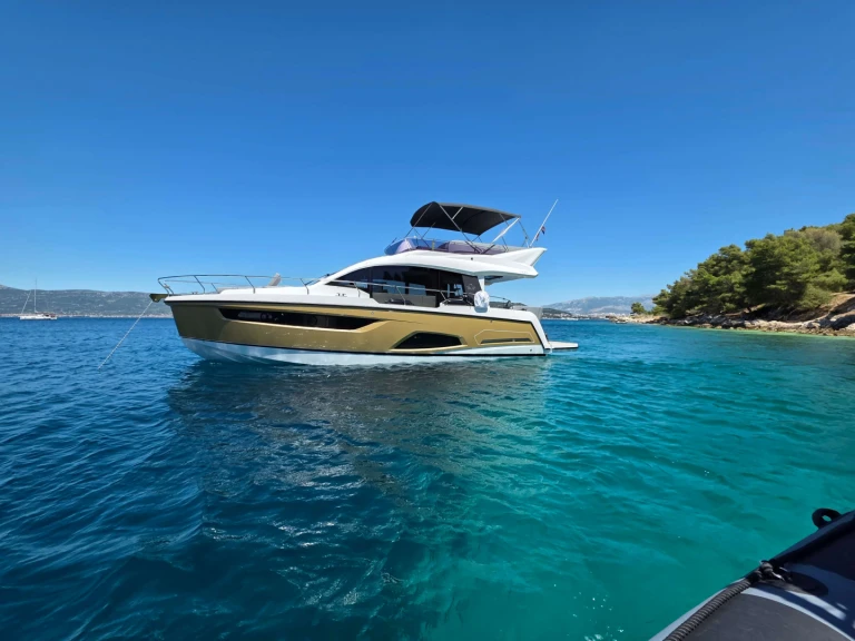 Yacht à louer à Kaštela au meilleur prix