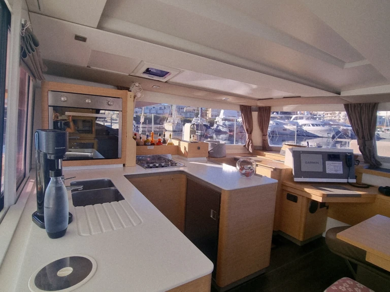 Location Catamaran à Marseille - Fountaine Pajot Astrea 42