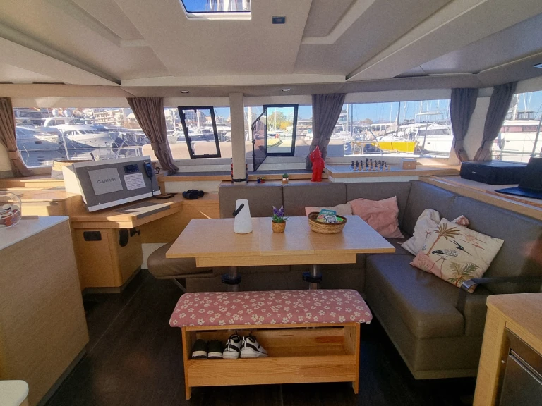 Location bateau Fountaine Pajot Astrea 42 à Marseille sur Samboat
