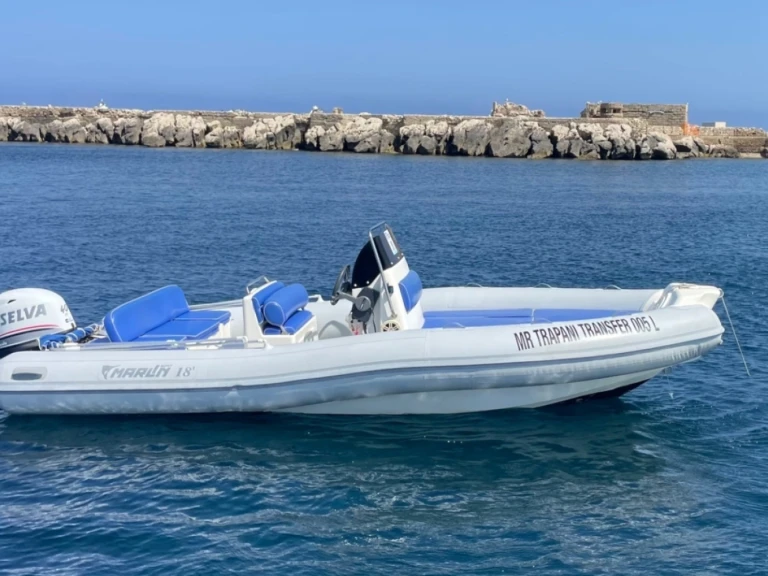 Semi-rigide à louer à Trapani au meilleur prix