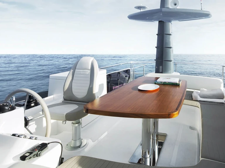 Location à Naples - Azimut Azimut Magellano 53 sur SamBoat
