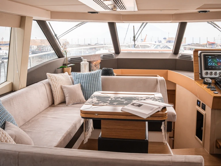 Location Bateau à moteur Azimut avec permis