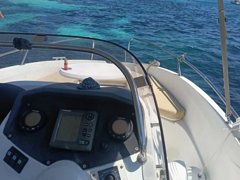 Louer Bateau à moteur avec ou sans skipper Bénéteau à Mandelieu-la-Napoule
