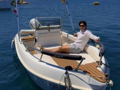 Noleggio Barca a motore con o senza skipper Arkos a Taranto