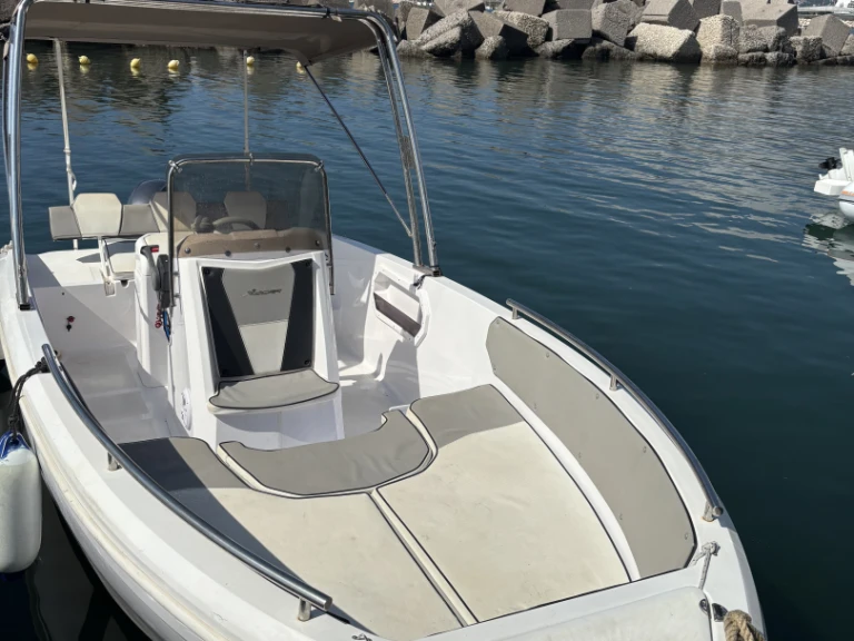 Location Bateau à moteur à Salerne - Next Next