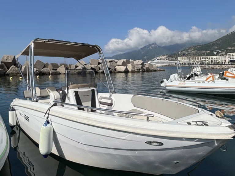 Louer Bateau à moteur avec ou sans skipper Next à Salerne