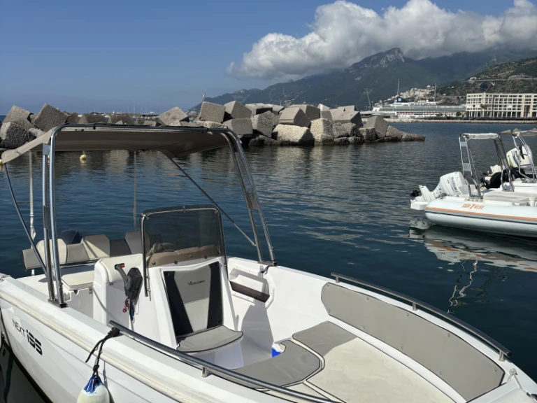 Location Bateau à moteur Next avec permis
