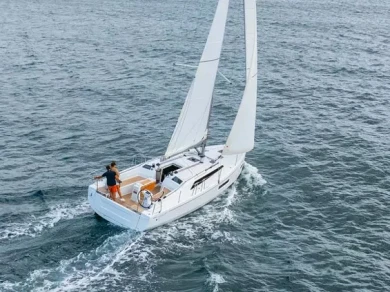 Hire Sailboat Bénéteau with a boat licence