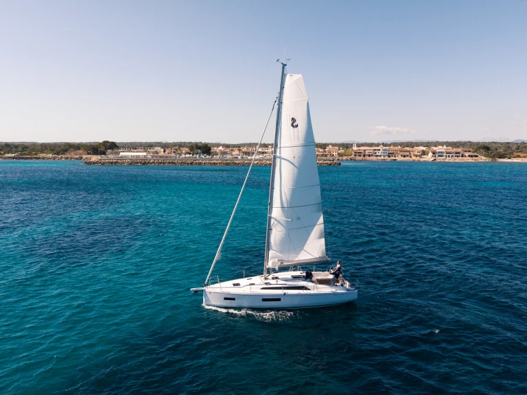 Louez un Bénéteau Oceanis 37.1 à s'Arenal