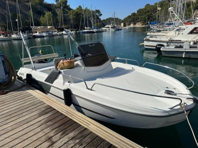 Bénéteau Flyer 660 Cabine charter bareboat or skippered in  L'Estaque