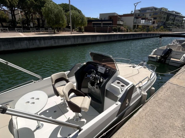 Location Bateau à moteur Bénéteau avec permis
