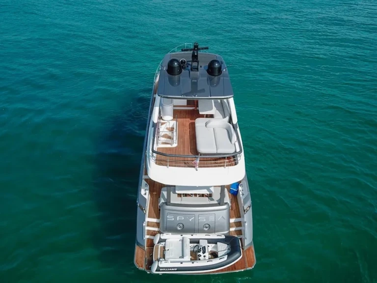 Location Yacht Azimut avec permis