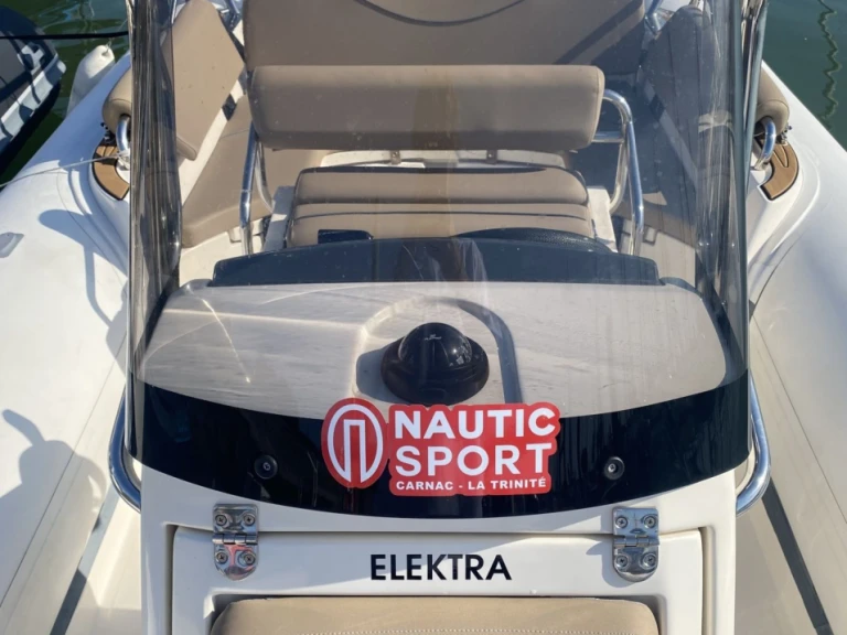 Semi-rigide à louer à La Trinité-sur-Mer au meilleur prix